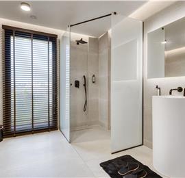 5 bedroom luxury seaside villa with indoor & outdoor pool, near Acharavi, sleeps 10